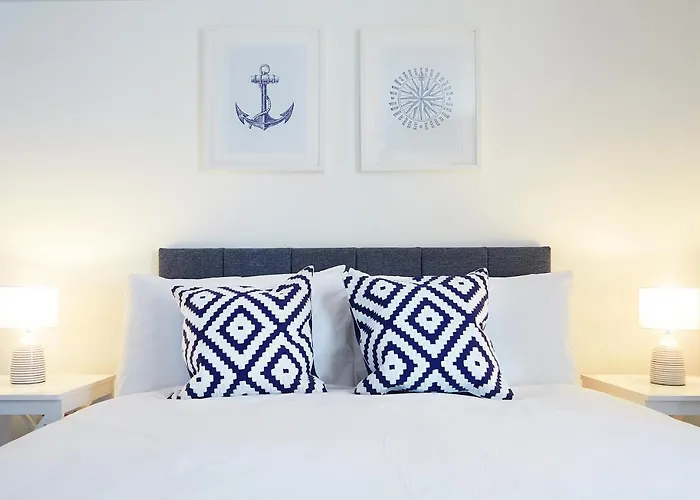 Beautifully Furnished 4-Bed Townhouse On South Cliff